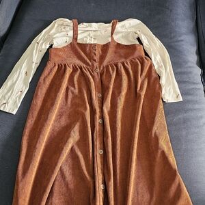 Cute corduroy dress sz 10-12 (150cm)